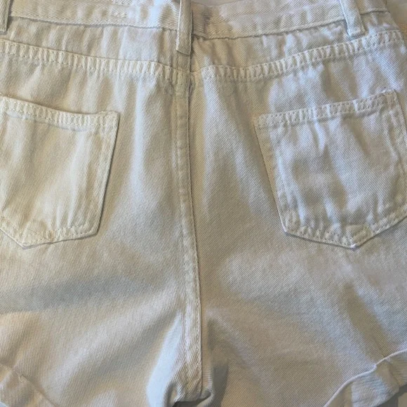 NWOT“JEANS” Sz-L Juniors/58 China- Cute Off White Jean Shorts-Soft Movable Cloth - Picture 15 of 15